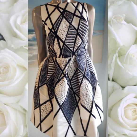 °$4,300 OSCAR DE LA RENTA GORGEOUS WHT BLK SILK BEAD SEQUIN EMBR RUNWAY DRESS 6 - Picture 7 of 11